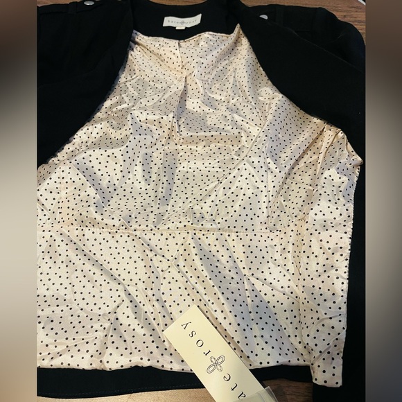 Elegant Black Blazer with Polka Dot Lining - Picture 4 of 5